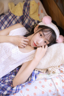 小尤奈裸露双奶头屁股无遮挡